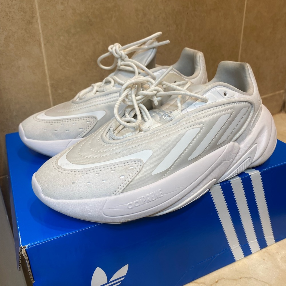 White- Adidas 👟